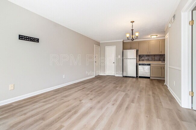 Building Photo - 2805 I-85