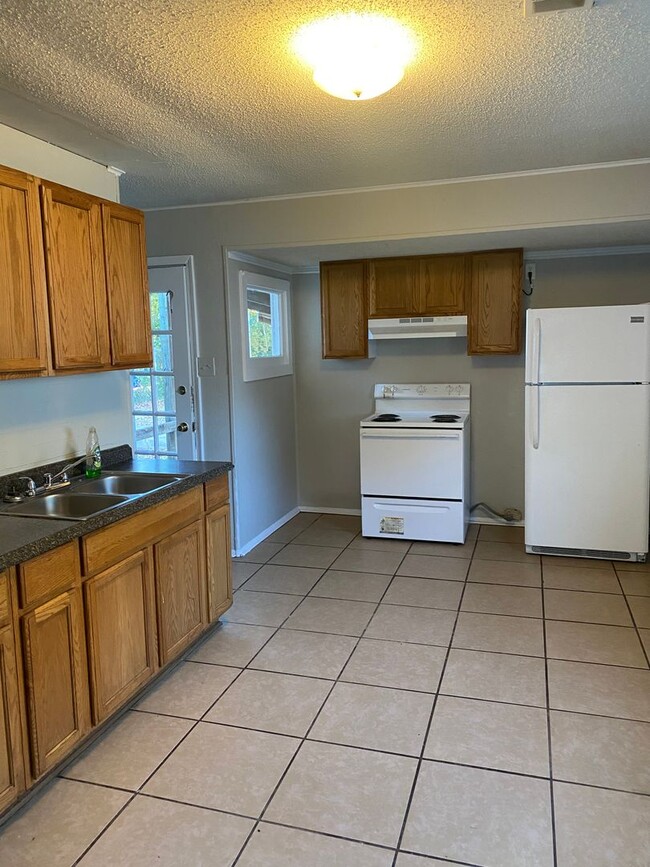 4bdrm 1bath Home in Millington 4872 Montgomery Rd Millington TN 38053