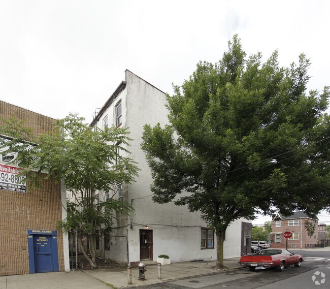 Building Photo - 129 King St