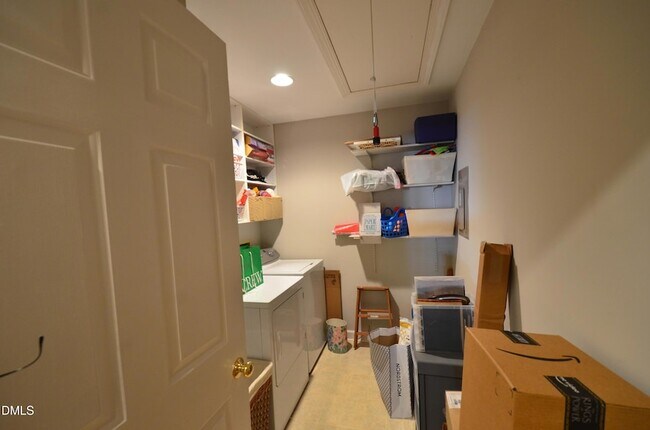 Building Photo - 531 Weathersfield