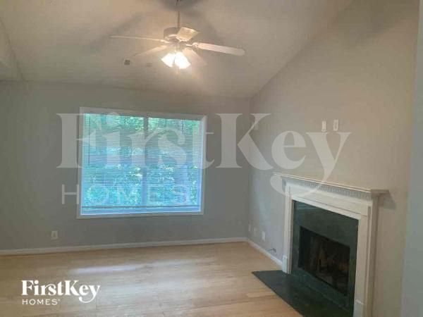 Building Photo - 1049 Megan Ct