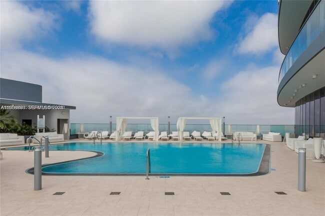 Building Photo - 1000 Brickell Plaza