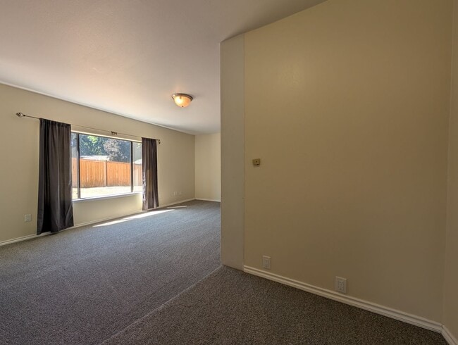 Building Photo - Wonderful 4-Bedroom, 2-Bath Home With Soli...