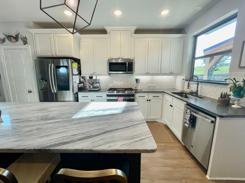 Building Photo - 14225 Walsh Ave