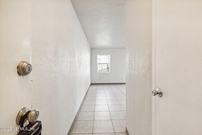 Building Photo - 226 16th St N