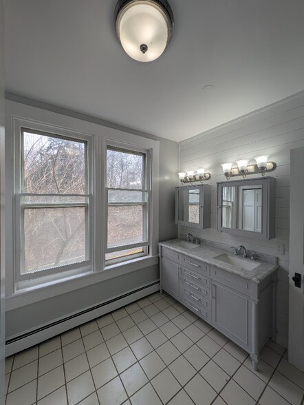 Building Photo - 106 W Spring Dr