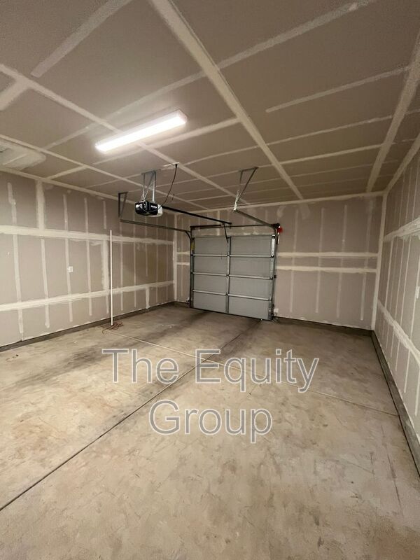 Building Photo - 418 S Summit St