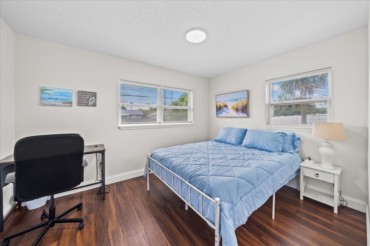 2nd Bedroom - Queen - 1610 Glen Haven Dr