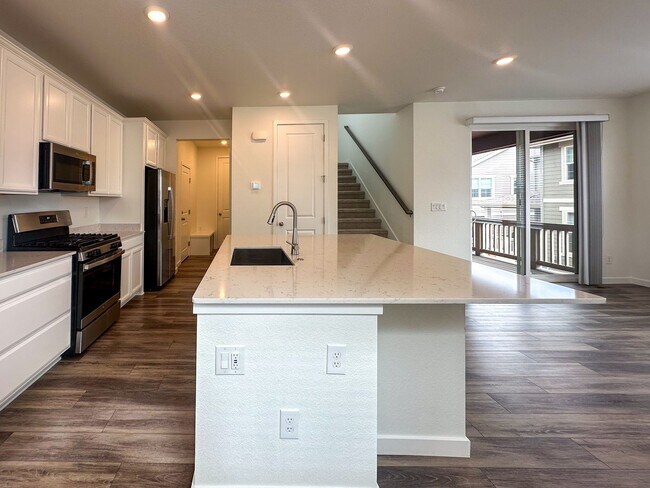 Building Photo - Luxurious 3bd home in Dove Village