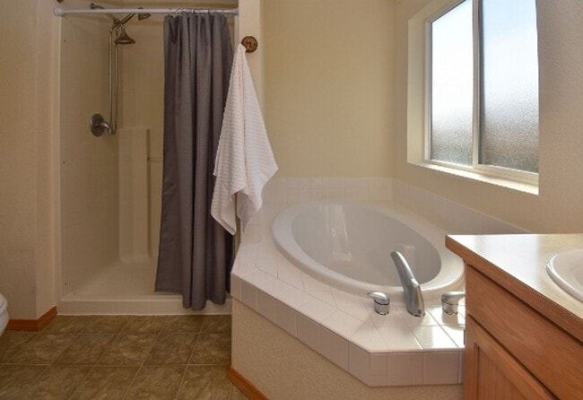 Building Photo - PENDING APPLICATION; Well Maintained 4 BD
