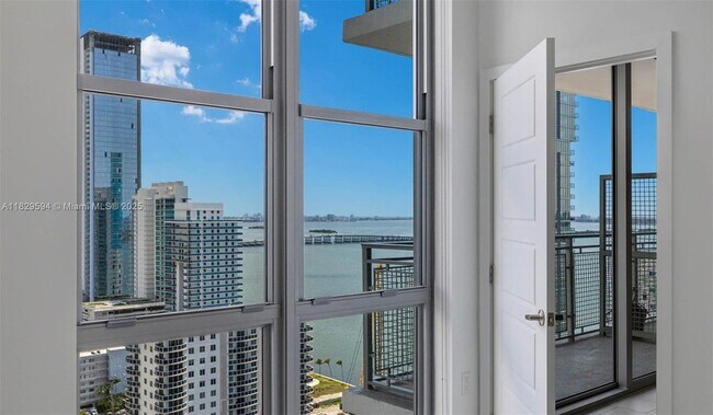 Building Photo - 2150 N Bayshore Dr