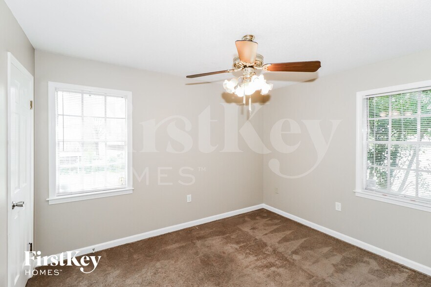 Building Photo - 5373 Banbury Ave