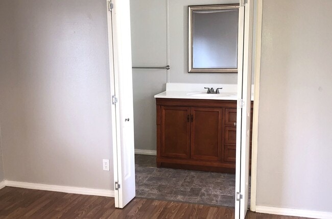 Building Photo - Great New Kingman 2+2 Split Floor plan!