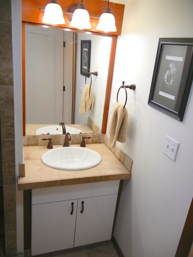 Bathroom vanity - 14027 Roslyn Pl N