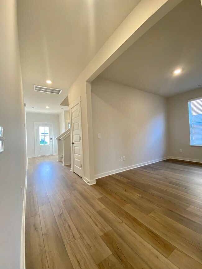 Building Photo - “Modern comfort meets Murfreesboro charm —...