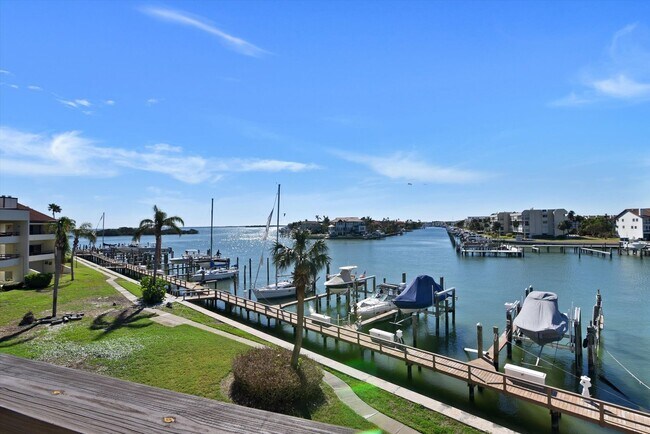 Building Photo - Gorgeous Updated Tierra Verde Annual Unfurnished Waterfront Condo 2/2 w/Garage