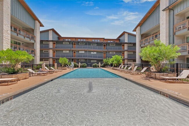 Building Photo - 4704 Sunset Trail