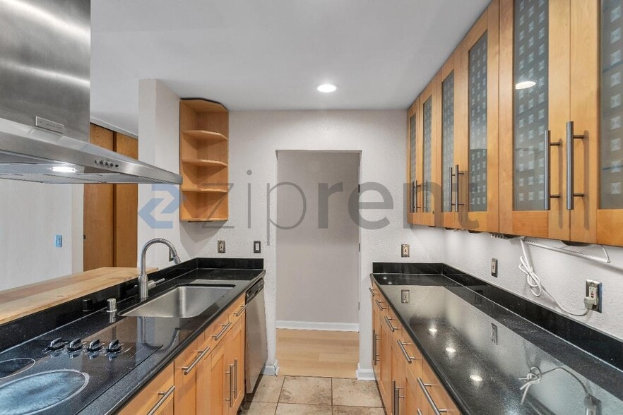 Building Photo - 955 Shorepoint Ct