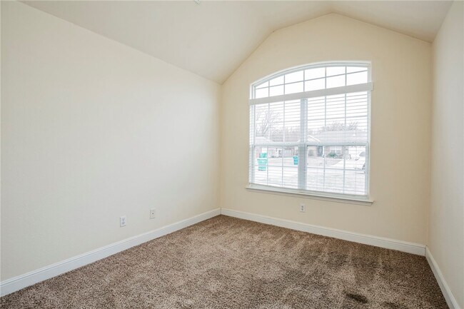 Building Photo - 520 Bonanza St