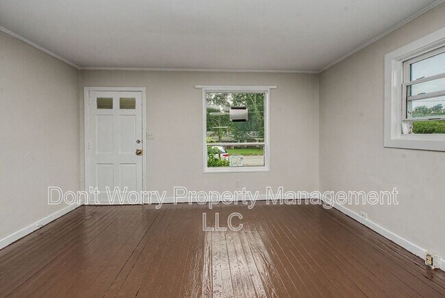 Building Photo - 1609 Oneka Ave