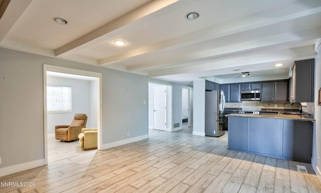 Building Photo - 12310 S Hills Dr