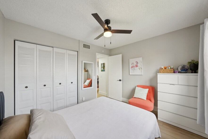 Building Photo - 6277 Bahia del Mar Blvd