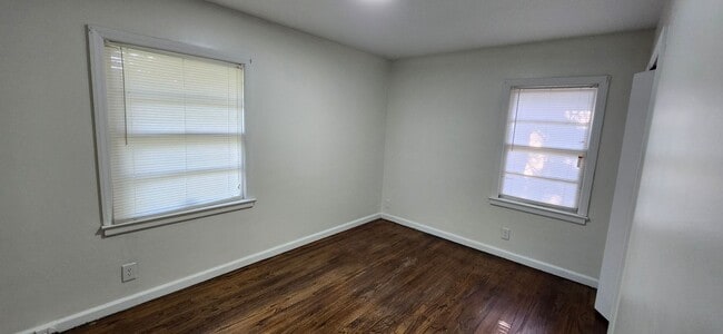 Building Photo - 2752 Hawthorne Dr
