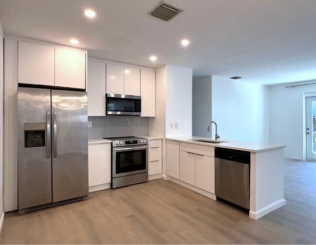 Building Photo - 3624 Oak Ave