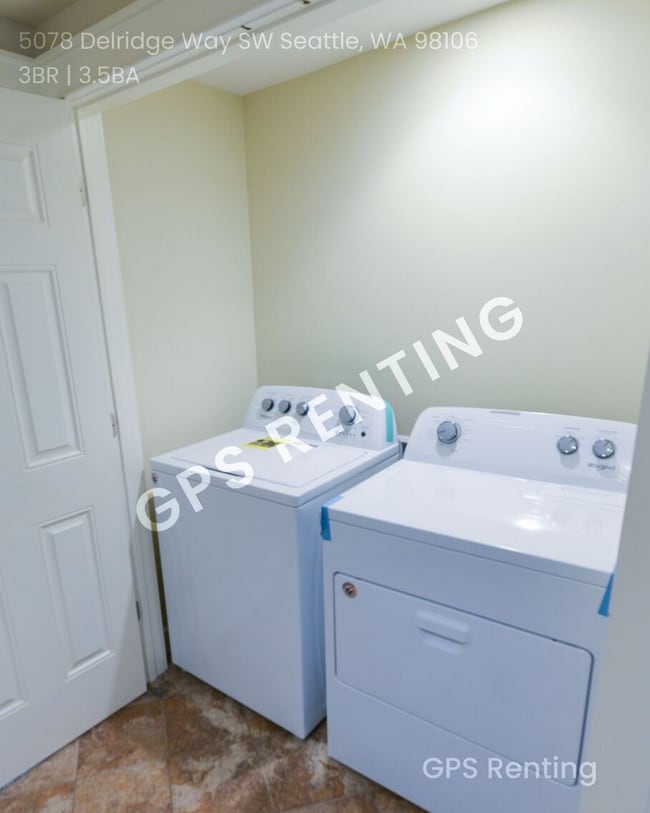 Building Photo - 3 Bedroom Townhome In Delridge Available Now!