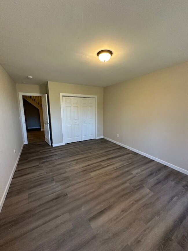 Building Photo - 5 Bed 3 Bath Springfield, MO