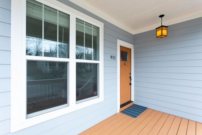 Building Photo - Downtown Durham Oasis! - Three Bedroom Home With Truly Unique Primary Suite