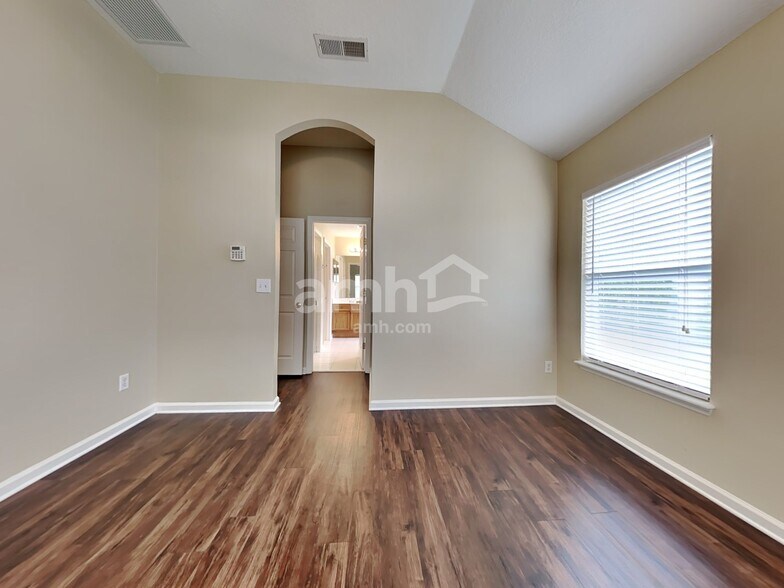 Building Photo - 705 Waterlily Way