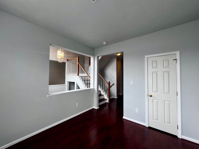 Building Photo - Charming Lakefront Townhome