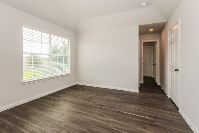 Building Photo - 5623 Latta Plantation Dr