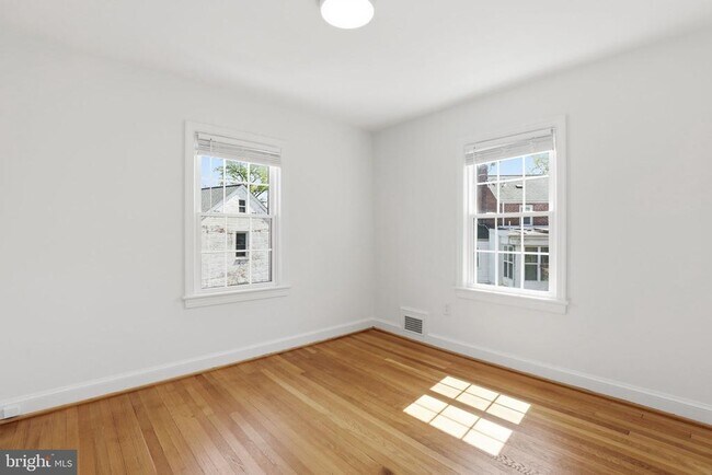 Building Photo - 618 Wayne Ave