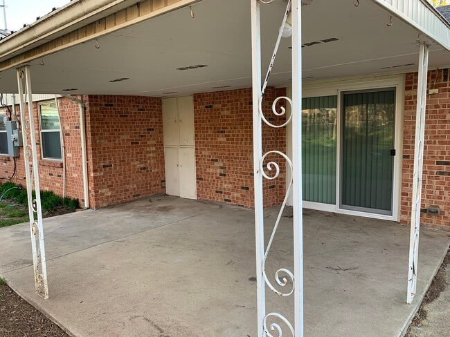 Building Photo - 2405 N Ricketts St