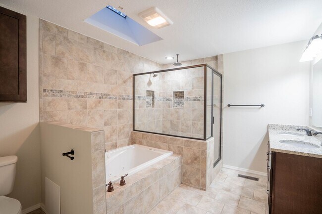 Building Photo - 4 Bed | 3 Bath in Central Tulsa!