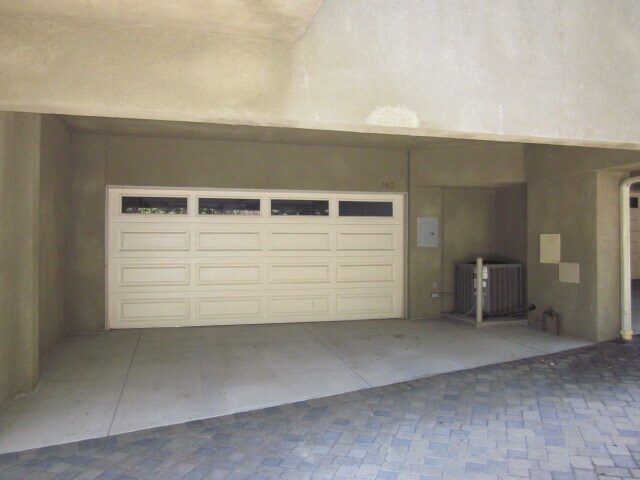 Garage Door - 2283 Waltonia Dr