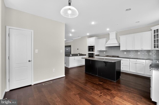 Building Photo - 7049 Banbury Dr