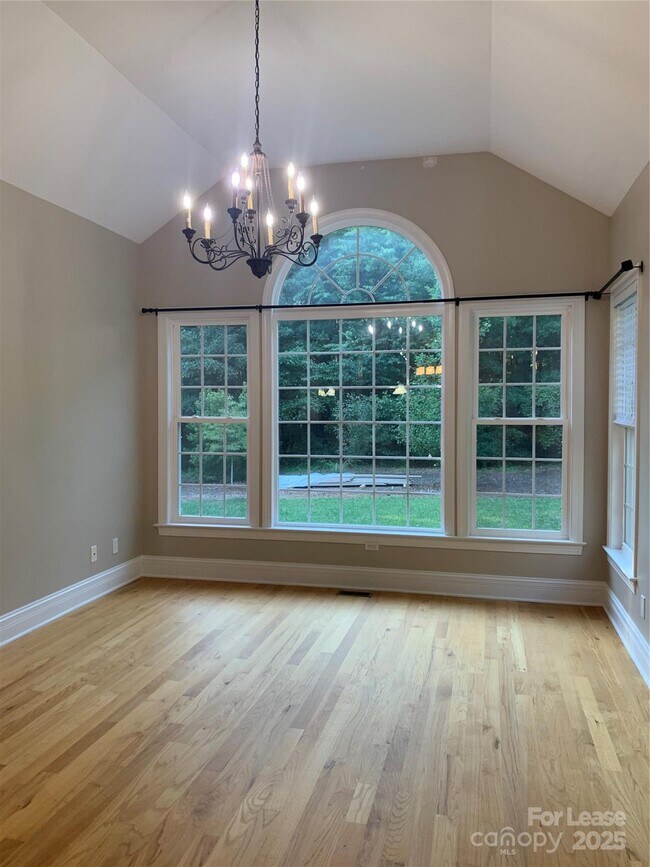 Building Photo - 7925 Bay Pointe Dr