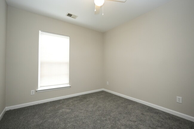 Building Photo - Welcome to this beautiful 3-bedroom, 3-bat...