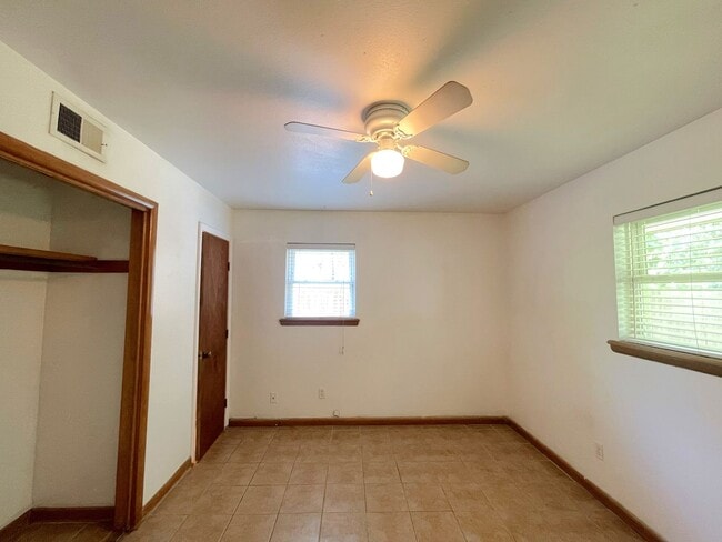 Building Photo - 1817 Hardy Dr