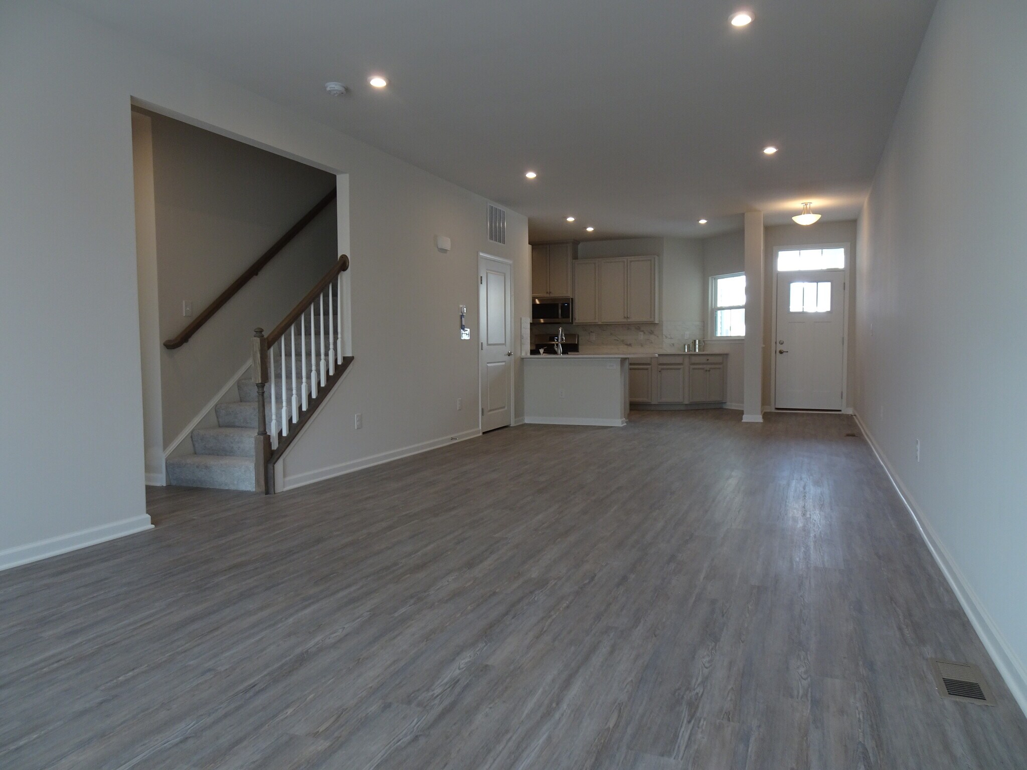 Building Photo - 185 Sandstone Cir