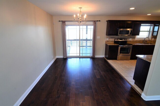 Building Photo - 4 bed 3 ba home...country view backyard