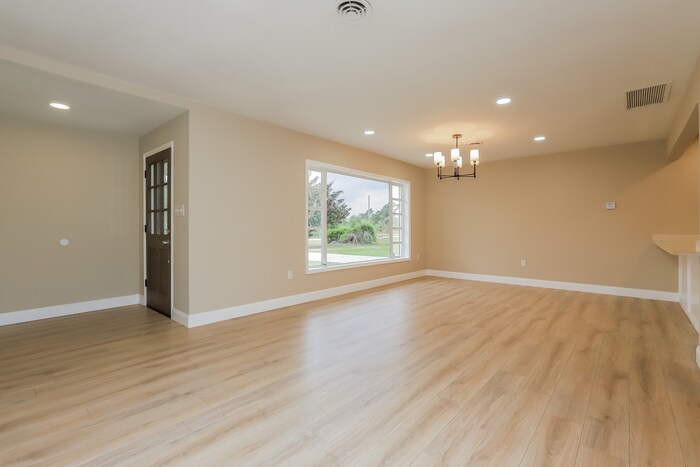 Building Photo - 3950 Bougainville Dr
