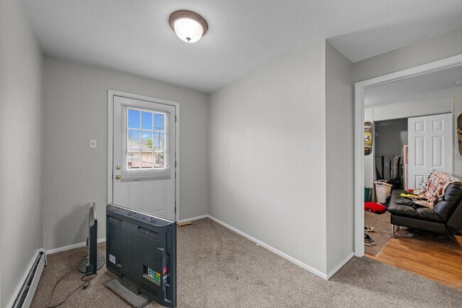Building Photo - Gorgeous Three Bedroom home  in Sunnyside!