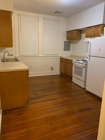 Primary Photo - 3300 Napoleon Ave