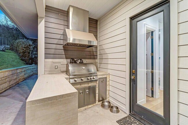 Building Photo - 5101 Cuesta Verde