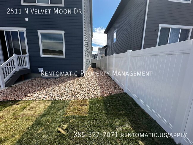 Building Photo - 2511 N Velvet Moon Dr
