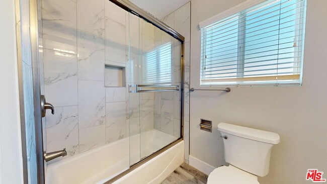 Building Photo - 7051 White Oak Ave